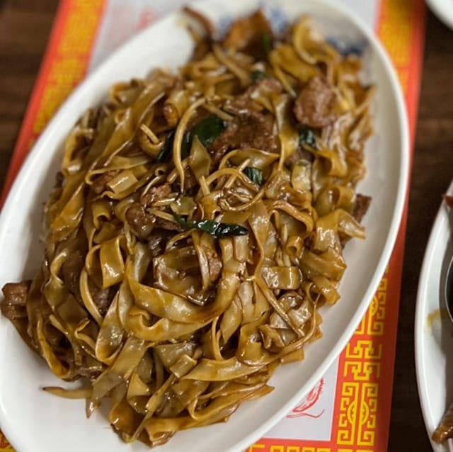 Beef with Flat Noodles (Dry) 干炒牛河.